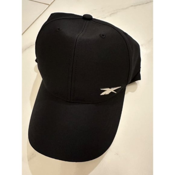 Men Women Black Nylon Low Profile Metal Reebok Vector Badge Cap main image 4